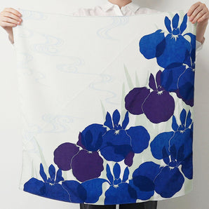 風呂敷 70cm|かきつばた柄 / ライトグレー|光悦ちりめん友禅シリーズ|ポリエステル|むす美