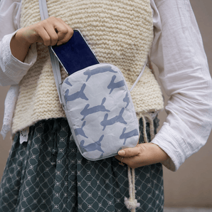 和紙 スマホポーチ | mina perhonen | run run run グレー | 軽量 クロスボディバッグ | SIWA