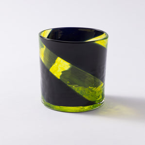 Okinawa Ryukyu glass glass, yellow green (electric chrysanthemum), yellow glass art, blue wind.